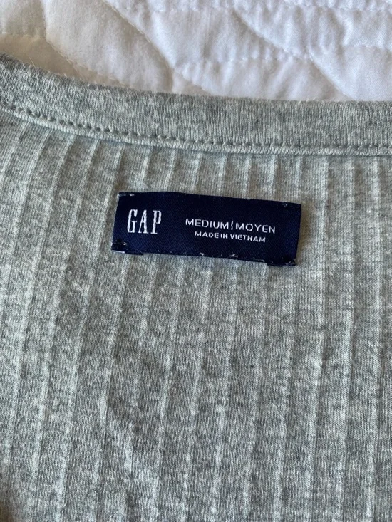 GAP Ribbed V-Neck Button Cardigan in Grey - Picture 3 of 6